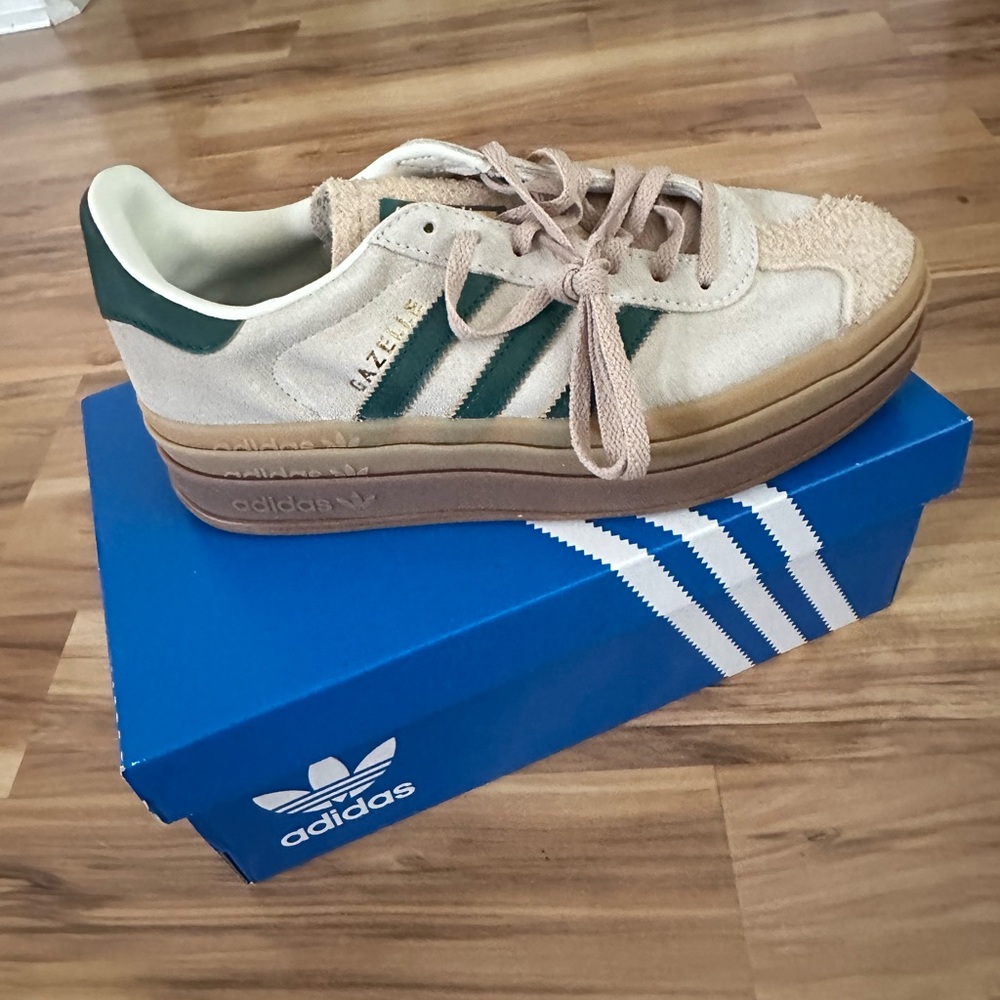 Brand new in box size 7 adidas gazelles green and cream
